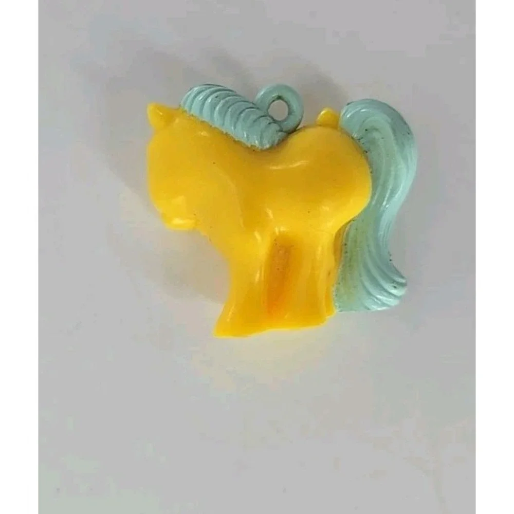 Vintage My Little‎ Pony Hasbro Horse Necklace Pendant Fair Play Yellow & Aqua